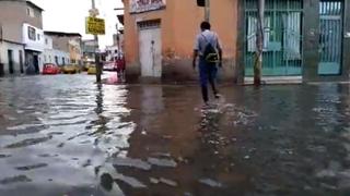 Chiclayo soportó lluvia intensa esta madrugada [VIDEOS]