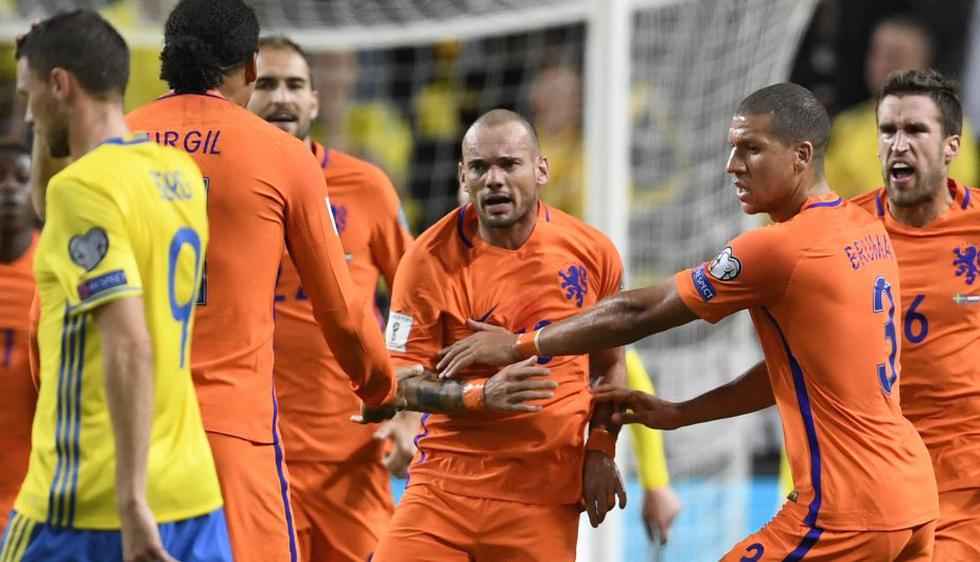 Holanda jugó sin sus estrellas Arjen Robben y Huntelaar. (EFE)