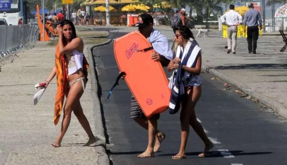 Paolo Guerrero y Alondra García-Miró celebran su amor en las playas de Brasil. (Río News)