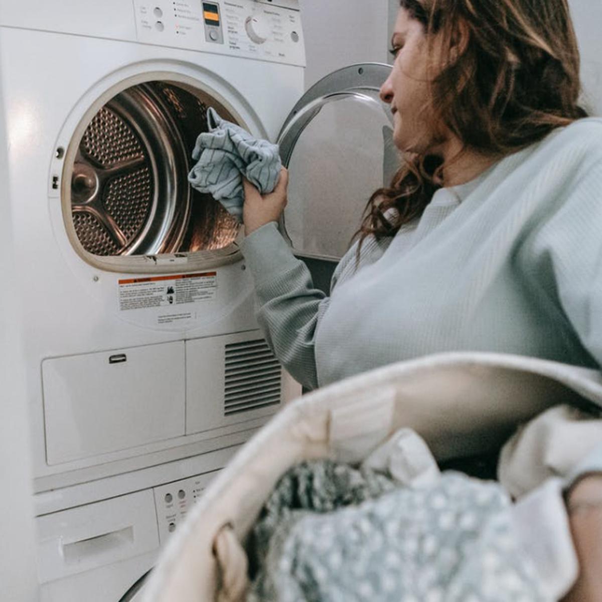 Trucos limpieza: El truco que quitará todos los pelos de la ropa en la  lavadora