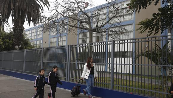 Poco a poco. Algunos profesores están volviendo a las aulas, como es el caso de la institución educativa Melitón Carvajal, en Lince.