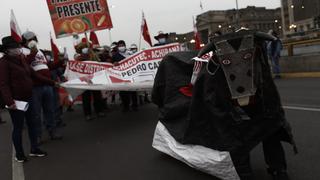Simpatizantes de Perú Libre marcharon en la Plaza Dos de Mayo