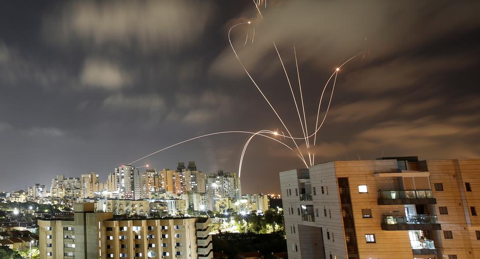 Cohetes lanzados desde Gaza a Israel vistos en la ciudad de Ashkelon. (Foto: Reuters)