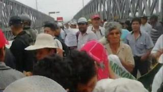 Agricultores toman puente Virú en La Libertad en protesta durante paro agrario [VIDEO]