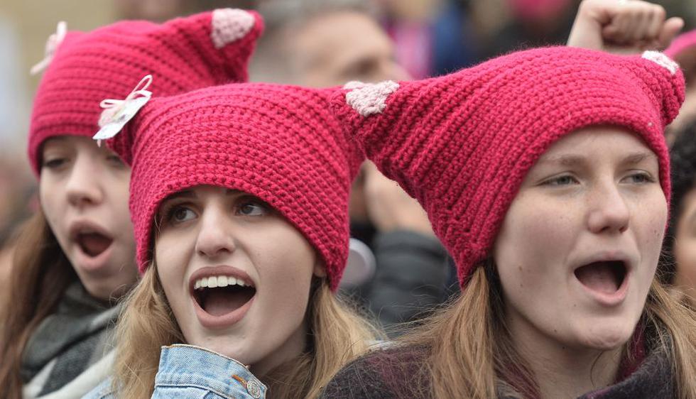 ¿Por qué un gorro de lana rosa y con orejas se convirtió en símbolo contra Donald Trump? (AFP)