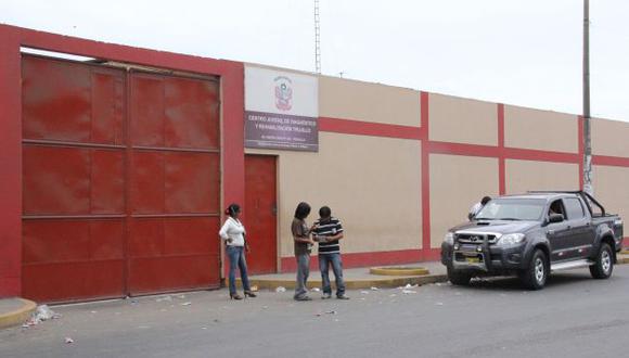 VIGILANCIA. Policías resguardan centro juvenil que alberga sicarios. (Alan Benites)