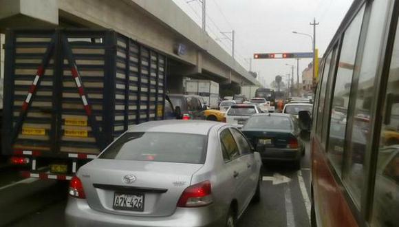 Evita el tráfico en San Borja (Twitter @Carlos_Figueroa / Referencial)