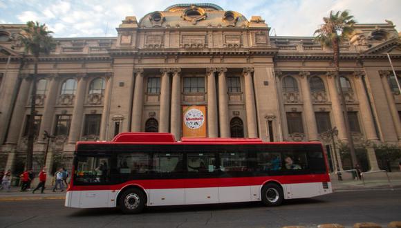 Chile está liderando en la región la incorporación de la electromovilidad en el transporte público. (Foto: AFP)