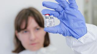 Autoridades de Alemania dudan de la “calidad, eficacia y seguridad” de vacuna rusa 