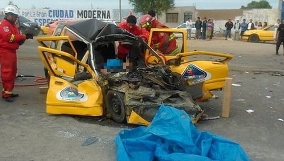 Tres muertos y dos heridos deja choque de tico y un microbús en Trujillo. (Difusión/La Industria)
