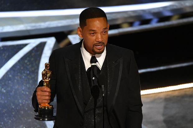 Will Smith recibiendo su Oscar como Mejor actor por "King Richard". (Photo by Robyn Beck / AFP)