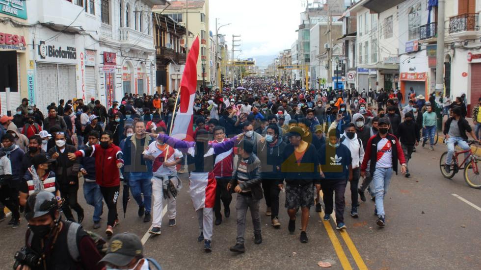 Manifestantes marchan por la ciudad de Huancayo por el paro de transportistas. Foto: Junior Meza