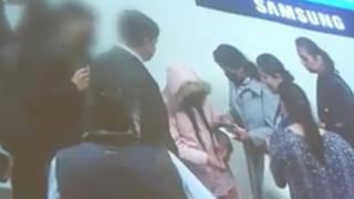 “¡Sinvergüenza, esposa de ladrón!”, le gritaron a Lilia Paredes en el aeropuerto [VIDEO] 