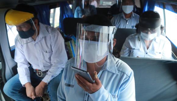 Los protectores faciales tienen como objetivo evitar la propagación del COVID-19 y salvaguardar la salud de las personas en espacios públicos como el transporte urbano e interurbano.