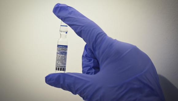 La vacuna rusa ya sido utilizada en varios países con el propósito de controlar la pandemia del COVID-19. (Foto de Natalia KOLESNIKOVA / AFP).