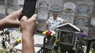 Día de Todos los Santos: Flores para 'Chacalón' y Lucha Reyes en El Ángel