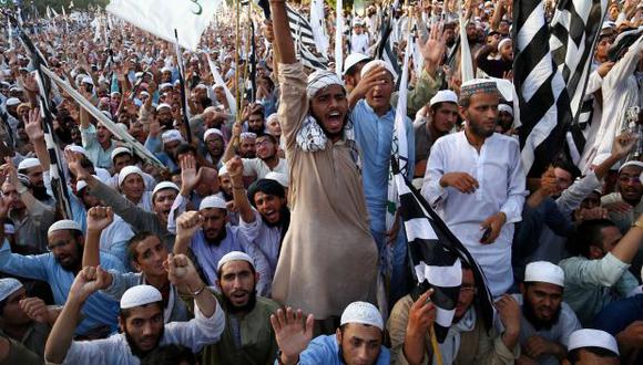 Simpatizantes del partido político islámico Jamiat Ulma-e-Islam participan en una protesta contra la puesta en libertad de Asia Bibi. (Foto: EFE)