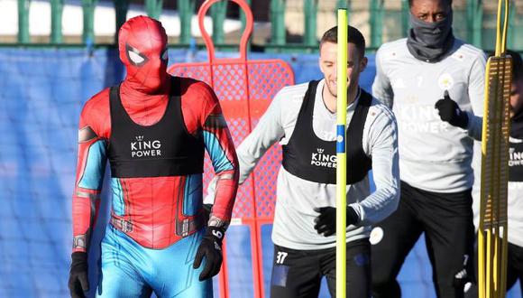 Spiderman entrenó con toda la plantilla del Leicester City (Foto: @LCFC).