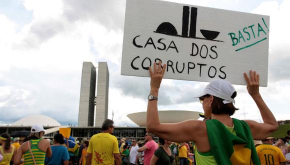 Brasil: Miles salieron a las calles a protestar en contra de la corrupción que destruye el país. (EFE)