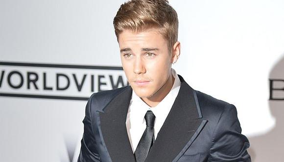 Justin Bieber enfrenta cargos por agresión y conducir de manera peligrosa. (AFP)