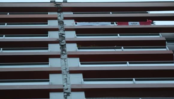El arquitecto Jhonatan Cruzado advierte que las fisuras en nuestras casas son indicios de que la construcción necesita pasar por una supervisión para reducir los daños y prevenir caídas.  (Foto: Lino Chipana/GEC)