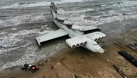 El vehículo permanece en la costa del mar Caspio desde agosto, a pesar de los intentos de los lugareños por llevarlo a tierra firme. (Foto: @buggydrive_05 / Instagram)