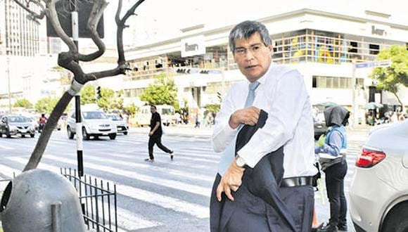 BOCA CERRADA. Autoridad regional, que llegó a la Fiscalía luciendo uno de sus Rolex, entró y se fue, sin prestar una declaración. (Foto: Javier Zapata)