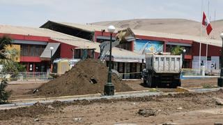 Tacna: Toneladas de escombros y lodo son removidos en entrada de mercado Grau y terminal terrestre [FOTOS]