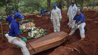 Entierros express en el mayor cementerio de América Latina por el coronavirus [FOTOS]
