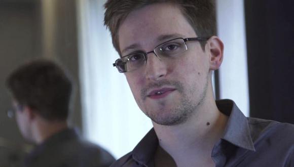 FUENTE DE ESPIONAJE. Edward Snowden es considerado como un “héroe” por Julian Assange. (EFE)