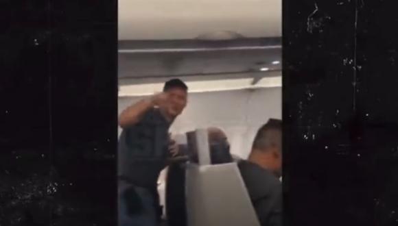 Mike Tyson se convirtió en tendencia en abril luego de que se hiciera viral un video en donde se le observó golpeando a un sujeto en un avión. (Captura)
