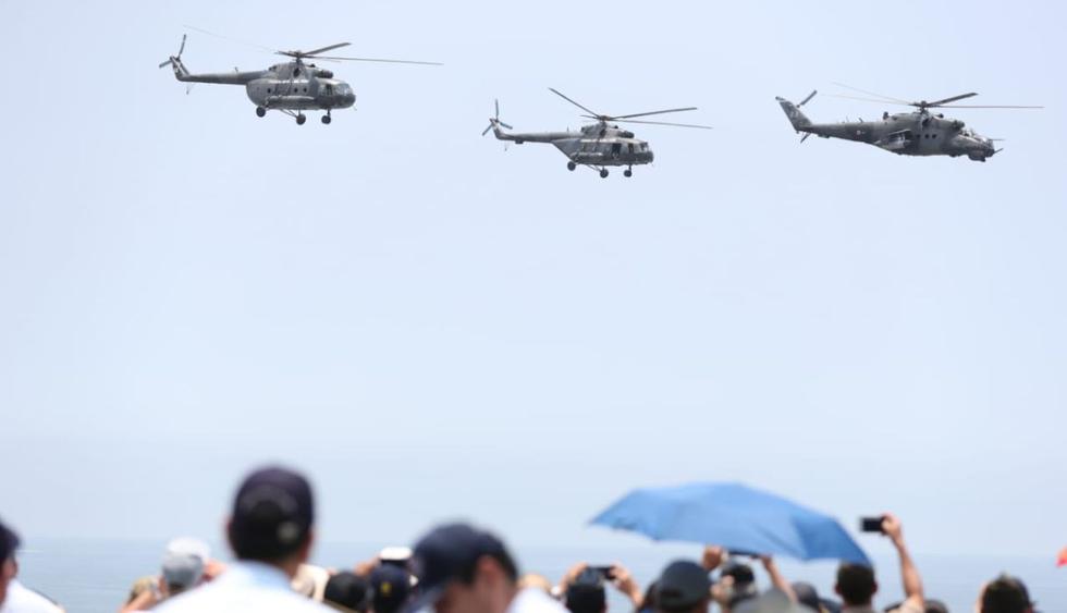 Los aviones y helicópteros de la Fuerza Aérea del Perú (FAP) efectuaron espectaculares maniobras. (Foto: Ministerio de Defensa)