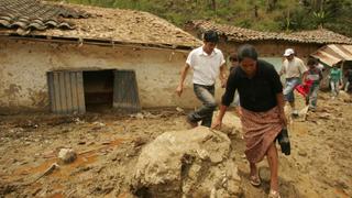 Junín: Ayudan a afectados por huaico