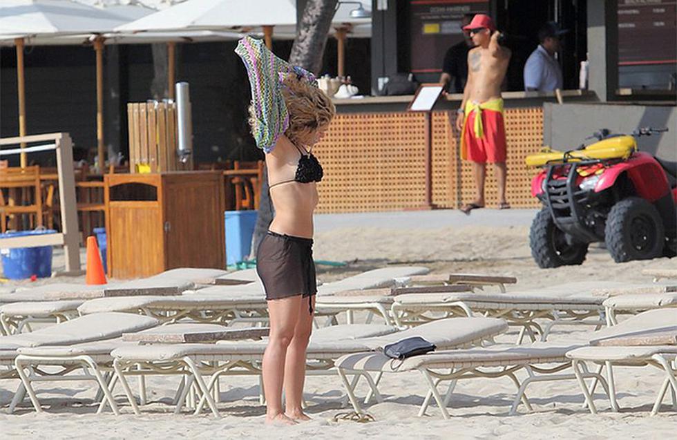 Shakira, de 36 años, mostró sus impresionantes curvas en las playas de Hawaii. (Internet)