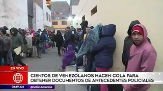 Venezolanos hacen largas colas para tramitar certificado de antecedentes policiales [VIDEO]