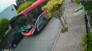 Argentina: un niño de 12 años robó un bus, lo manejó por 30 cuadras y chocó 