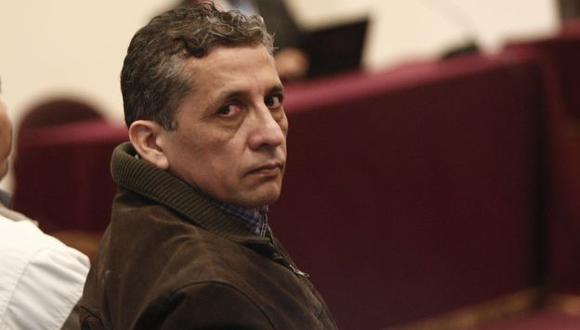 Antauro Humala explica su salida del penal para cobrar un cheque. (César Fajardo)