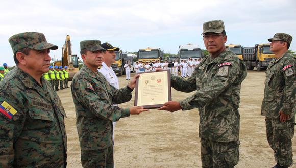 Coronel Marco Colome recibió reconocimiento de su par ecuatoriano.