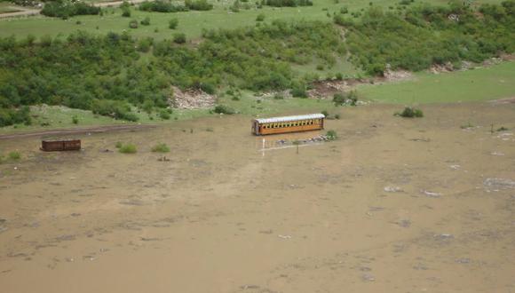 Huancavelica: Carretera y línea férrea destruidos por huaicos. (Defensa Civil)
