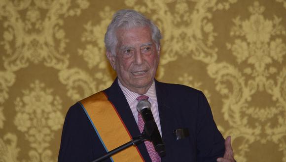 Mario Vargas Llosa  recibe un nuevo premio. (Foto:  RODRIGO BUENDIA / AFP)
