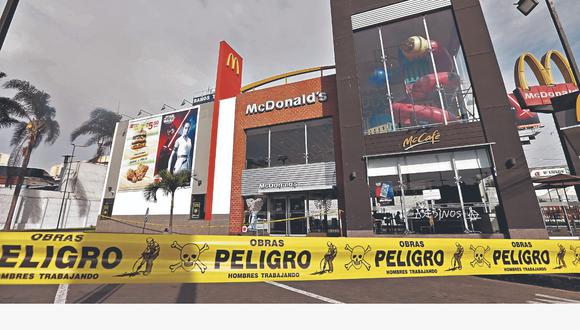 Local de comida rápida McDonald's en Pueblo Libre donde fallecieron dos jóvenes.