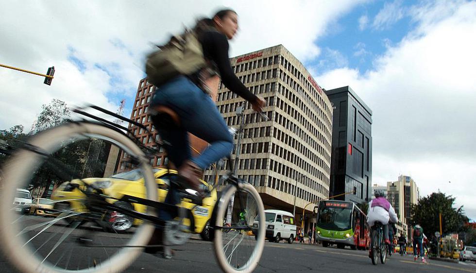 Bogotá se moviliza hoy en bicicleta y en transporte público.  (EFE)