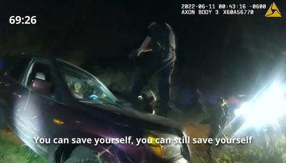 La Policía de Colorado apuntando sus armas contra Christian Glass, quien se negaba a salir de su auto. (Foto: Captura de video)
