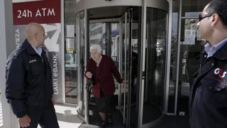 Bancos de Chipre reabren sus puertas con fuertes controles