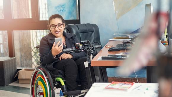 Google tiene un equipo que se dedica exclusivamente a diseñar y elaborar productos para ayudar a quienes tienen dificultad en el habla, en la visión o discapacidad motriz. (Foto: Getty Images)