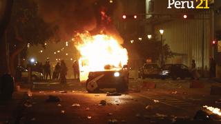 Manifestantes quemaron patrullero en marcha contra el Congreso [VIDEO]