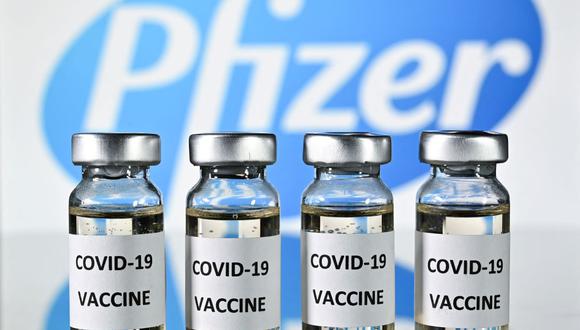 La vacuna de Pfizer, desde hoy conocida como Comirnaty, obtuvo la autorización para uso de emergencia en EE.UU. a mediados de diciembre para los mayores de 16 años, y fue ampliada en mayo para los mayores de 12. (Christof STACHE / AFP).