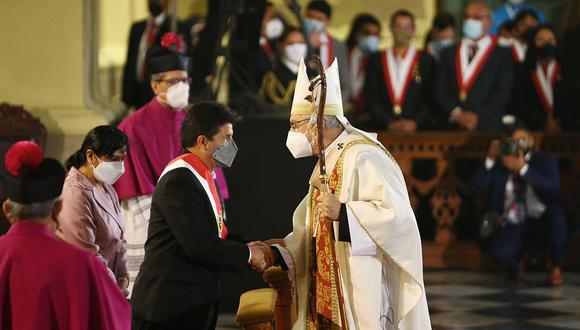 Pedro Castillo y el monseñor Carlos Castillo en misa Te Deum. (Foto: Presidencia)