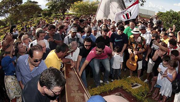 Sus restos fueron sepultados ayer en Ribeirao Preto, en Sao Paulo. (Reuters)