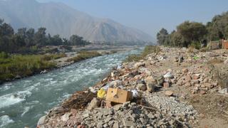 Reportan preocupante aumento de residuos como mascarillas y guantes en ríos 